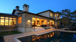 A Brentwood Home Backyard
