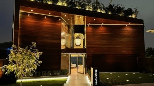 Front-Of-house-Night